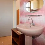 1 Bedroom Cozy Apartment In Piana Appartamento *