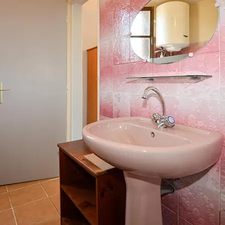 1 Bedroom Cozy In Apartament *